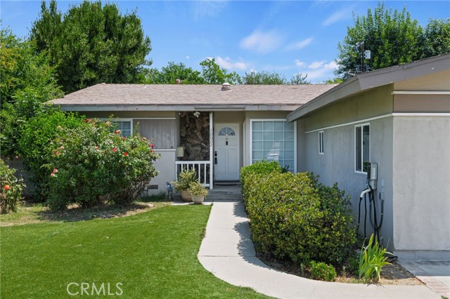 10022 Gothic Avenue, North Hills CA: https://media.crmls.org/medias/33f2eb26-c025-4026-8100-5e0a0319f1ef.jpg