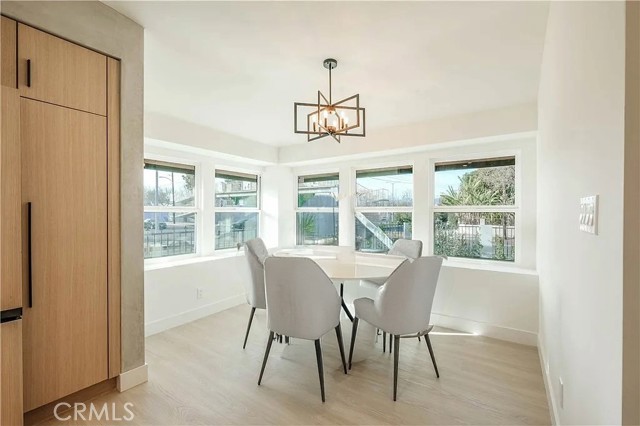 Detail Gallery Image 4 of 33 For 18848 Collins, Tarzana,  CA 91356 - 2 Beds | 2 Baths