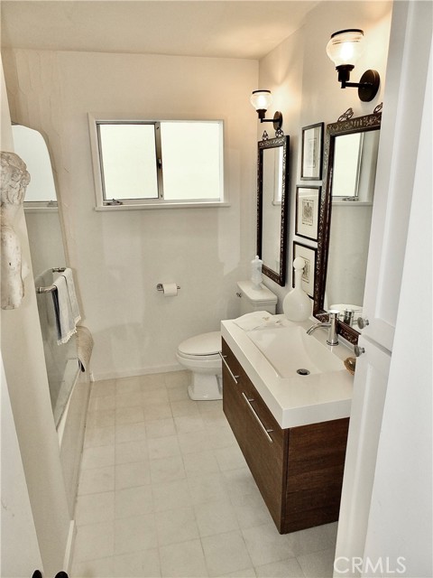 Detail Gallery Image 10 of 12 For 3901 E Livingston Dr #304,  Long Beach,  CA 90803 - 2 Beds | 2 Baths