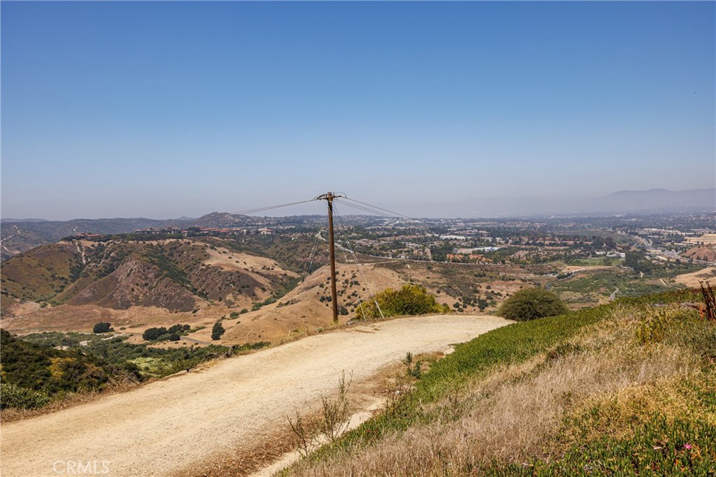 https://media.crmls.org/medias/33f4ca3c-cc0f-4ed9-87c3-e4f3314d9961.jpg?preset=X-Large