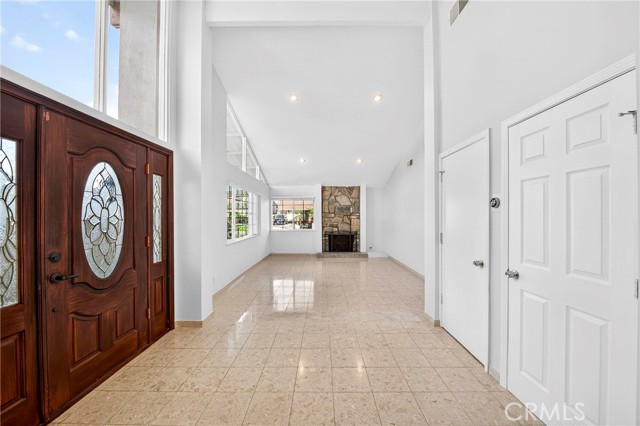 Detail Gallery Image 4 of 45 For 5267 Meadow Wood, Lakewood,  CA 90712 - 3 Beds | 2 Baths