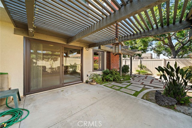 18108 Hearth Drive, Fountain Valley CA: https://media.crmls.org/medias/33f522c2-4e52-4e45-bc2d-ce1324c5cabc.jpg