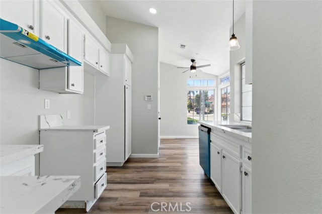 11979 Savona Dr, Fontana CA: https://media.crmls.org/medias/33f562e0-0c2b-4647-a50c-8971eeb86800.jpg