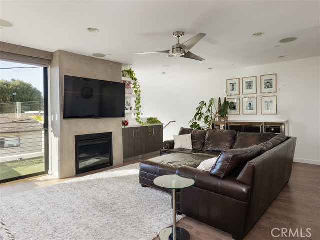 Detail Gallery Image 9 of 33 For 119 E Walnut Ave, El Segundo,  CA 90245 - 3 Beds | 2/1 Baths