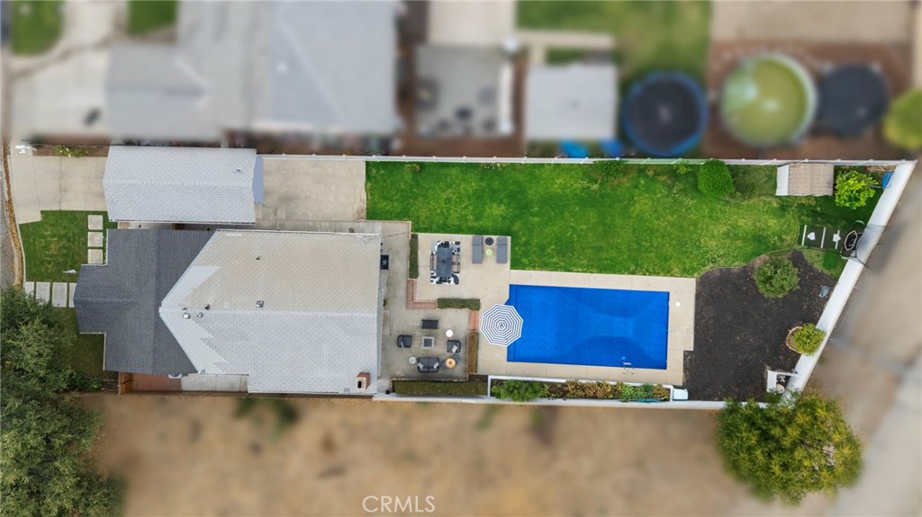 https://media.crmls.org/medias/33f57600-4044-4fd7-9178-88c273ab8c80.jpg?preset=X-Large