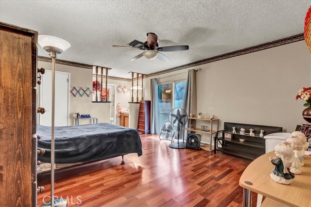 355 Kenwood Drive, Lemoore CA: https://media.crmls.org/medias/33f5c6b0-1b26-4004-9d41-4c5c72f69b30.jpg
