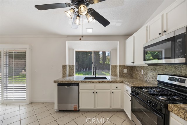 24185 Rimview Road, Moreno Valley CA: https://media.crmls.org/medias/33f701d7-b558-4d96-a61b-89f39f57af14.jpg