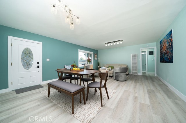Detail Gallery Image 6 of 21 For 1405 W Saint Gertrude Pl, Santa Ana,  CA 92704 - 3 Beds | 2/1 Baths