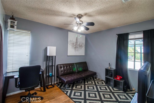 2484 Hanning Avenue, Altadena CA: https://media.crmls.org/medias/33f90144-4b3a-4634-91c2-1e7d10766717.jpg
