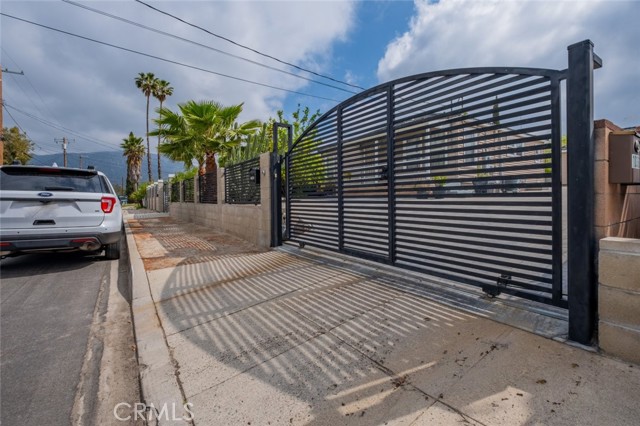 Detail Gallery Image 1 of 34 For 10404 Jardine Ave, Sunland,  CA 91040 - 2 Beds | 1 Baths