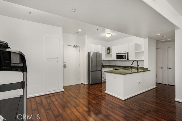 Detail Gallery Image 7 of 32 For 250 N First St #322,  Burbank,  CA 91502 - 2 Beds | 2 Baths
