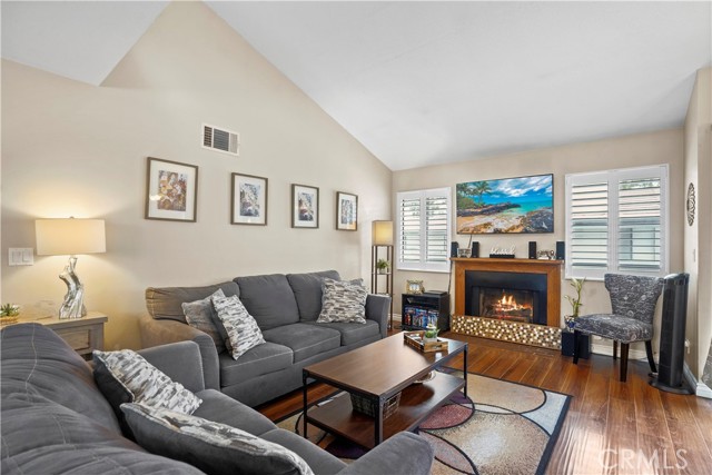 Detail Gallery Image 9 of 59 For 6524 Twin Circle Ln #2,  Simi Valley,  CA 93063 - 2 Beds | 1/1 Baths
