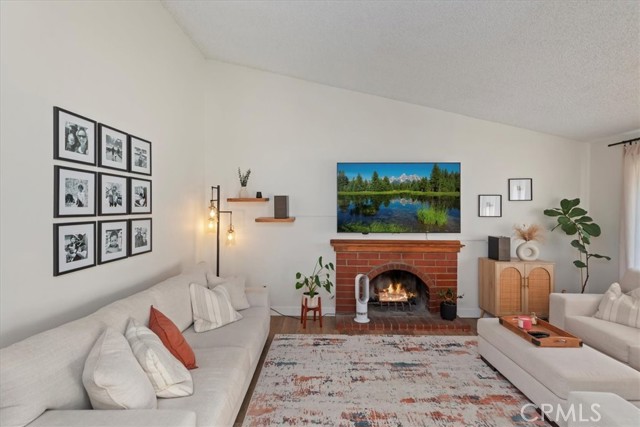 10750 Hollenbeck Drive, Riverside CA: https://media.crmls.org/medias/33fd0754-81aa-4367-85de-10353b081e4f.jpg