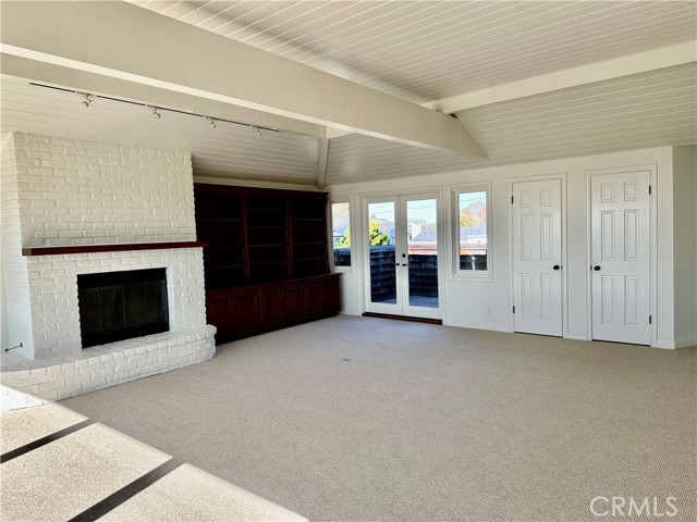 Detail Gallery Image 6 of 31 For 900 Kings, Newport Beach,  CA 92663 - 5 Beds | 3/1 Baths