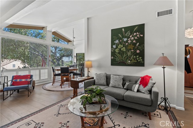 4214 Tosca Road, Woodland Hills CA: https://media.crmls.org/medias/33ff2928-f417-4f63-843a-7af87b39b545.jpg