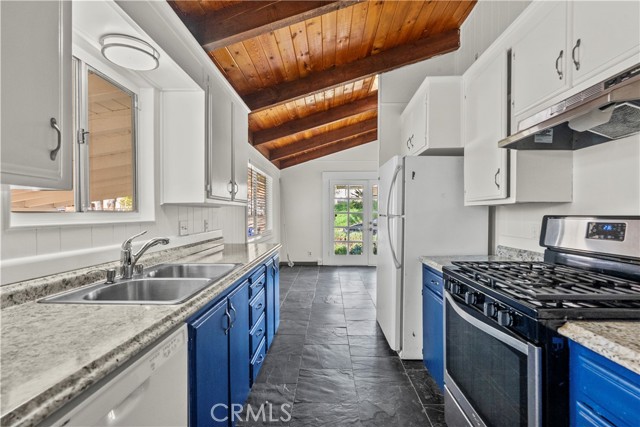 Detail Gallery Image 13 of 39 For 29506 Cromwell Ave, Castaic,  CA 91384 - 3 Beds | 2 Baths