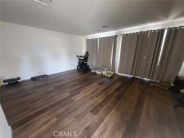 Detail Gallery Image 3 of 4 For 25 Veronica Way, –,  CA 91345 - 1 Beds | 1 Baths