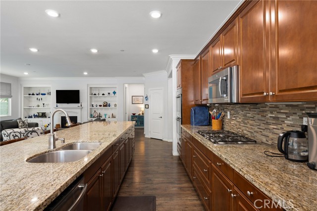 11484 Corte Cuyama, Jurupa Valley CA: https://media.crmls.org/medias/34000093-0665-4443-b70c-032d9c06b679.jpg
