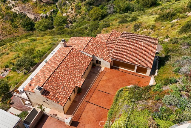 2516 Temple Hills Drive, Laguna Beach CA: https://media.crmls.org/medias/34016d24-c17a-47b4-9c39-cee630db04db.jpg