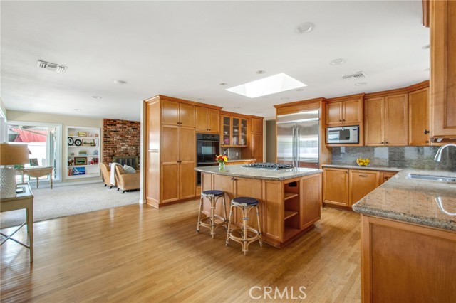 1951 Aliso Avenue, Costa Mesa CA: https://media.crmls.org/medias/3401fd08-38d7-4006-ab34-75a25fb539e0.jpg
