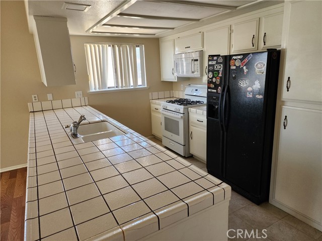 Detail Gallery Image 6 of 7 For 18663 Arrowhead Trl, Victorville,  CA 92395 - 3 Beds | 2 Baths