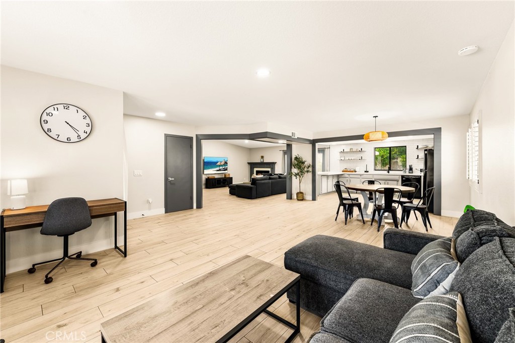 MLS #OC25120439 img 6