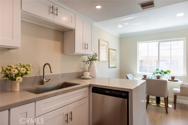 Detail Gallery Image 17 of 33 For 2349 Mira Vista Ave #C,  Montrose,  CA 91020 - 2 Beds | 2/1 Baths