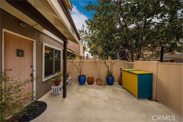 Detail Gallery Image 4 of 22 For 19081 Flagship Cir, Huntington Beach,  CA 92648 - 3 Beds | 2/1 Baths