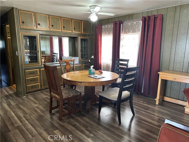 332 N LYON Avenue, Hemet CA: https://media.crmls.org/medias/34036142-6c14-4053-9cf0-f8f4b8956d80.jpg