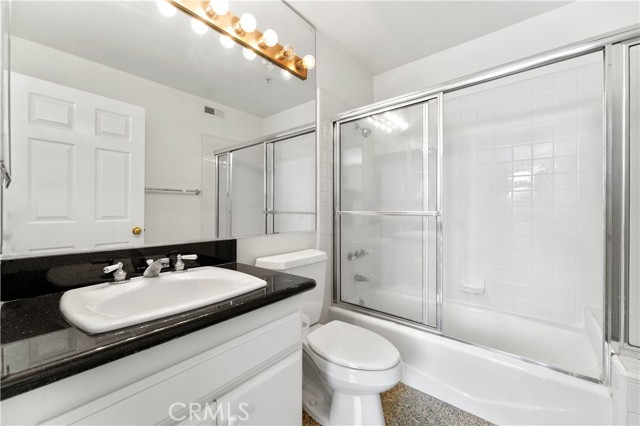 Detail Gallery Image 13 of 23 For 451 S Oakland Ave #4,  Pasadena,  CA 91101 - 2 Beds | 2/1 Baths