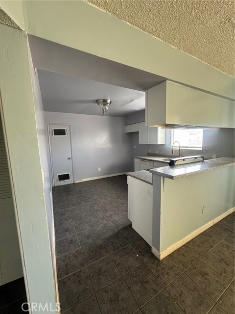 707 Sterling Road, Bakersfield CA: https://media.crmls.org/medias/34042c69-7e5c-4212-baa7-e19fd0bcd68a.jpg