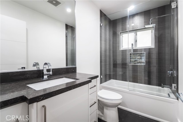 Detail Gallery Image 28 of 47 For 6230 Beeman Ave, North Hollywood,  CA 91606 - 6 Beds | 4/2 Baths