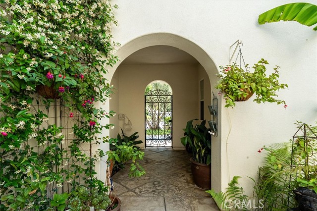 Detail Gallery Image 14 of 75 For 24711 Tiburon St, Valencia,  CA 91355 - 5 Beds | 5 Baths