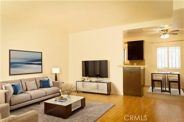 919 E La Palma Drive, Inglewood CA: https://media.crmls.org/medias/34078082-c80d-4717-8ce9-e73481ed1813.jpg