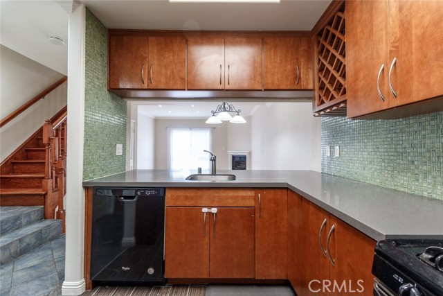 Detail Gallery Image 14 of 30 For 14631 Dickens St #7,  Sherman Oaks,  CA 91403 - 2 Beds | 2/1 Baths