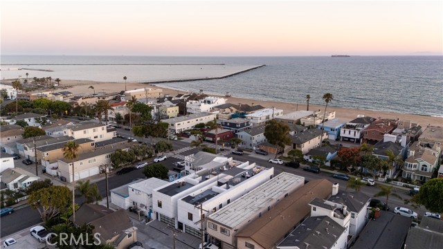 1315 Ocean Avenue, Seal Beach CA: https://media.crmls.org/medias/340a2cec-db0b-448b-b533-89867903cae7.jpg