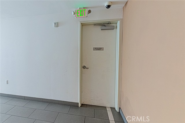 4813 Oakwood Avenue, Los Angeles CA: https://media.crmls.org/medias/340a97ae-48d7-4847-817e-9494317d89f4.jpg