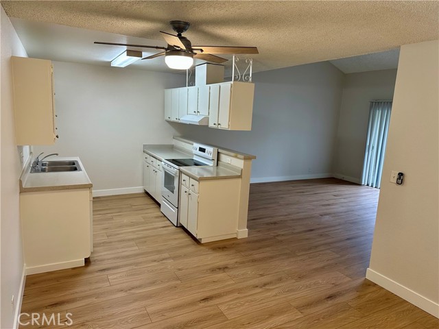 Detail Gallery Image 5 of 17 For 12350 E Del Amo Blvd #1014,  Lakewood,  CA 90715 - 2 Beds | 1 Baths