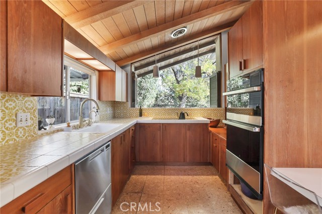 Detail Gallery Image 14 of 52 For 4123 North Virginia Road, Long Beach,  CA 90807 - 3 Beds | 2 Baths