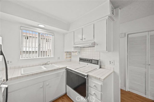 Detail Gallery Image 11 of 43 For 19796 Inverness Lane, Huntington Beach,  CA 92646 - 2 Beds | 2 Baths