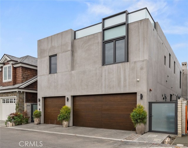 8 Beacon Bay, Newport Beach CA: https://media.crmls.org/medias/340c14fb-aefd-4f45-b59b-63dc2ea2f108.jpg