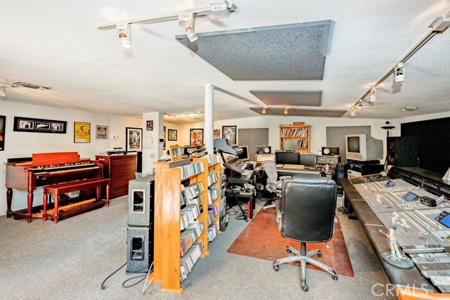 Detail Gallery Image 42 of 47 For 26615 Mountain Park Rd, Canyon Country,  CA 91387 - 3 Beds | 3 Baths