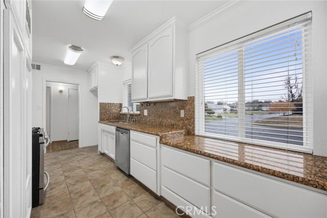 Detail Gallery Image 12 of 25 For 1305 University Ave, Bakersfield,  CA 93305 - 3 Beds | 2 Baths