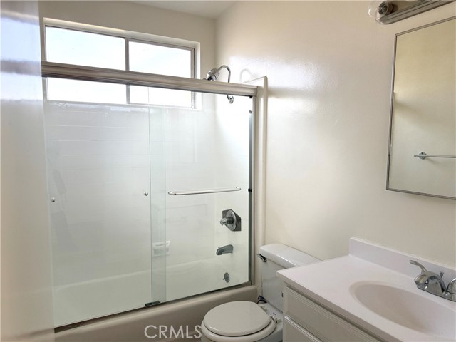 Detail Gallery Image 6 of 9 For 1524 Stanford St #E,  Santa Monica,  CA 90404 - 2 Beds | 1 Baths