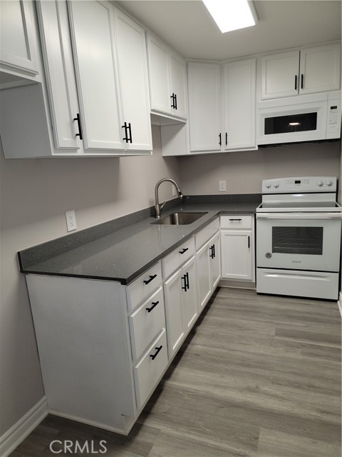 Detail Gallery Image 3 of 6 For 470 N Villa Ct #107,  Palm Springs,  CA 92262 - 1 Beds | 1 Baths