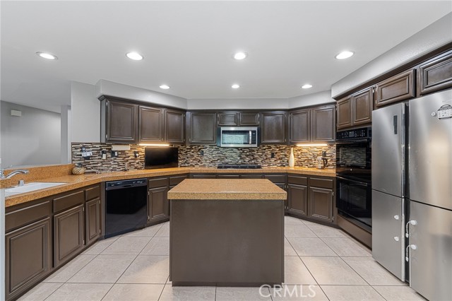 Detail Gallery Image 6 of 58 For 26426 Cardinal Dr, Canyon Country,  CA 91387 - 5 Beds | 4 Baths