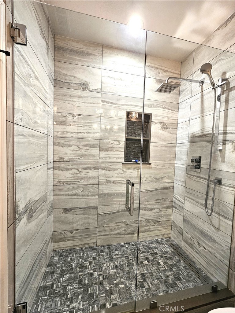 https://media.crmls.org/medias/340e2fad-d754-4e6c-ad11-3a4d2e5f90ff.jpg?preset=X-Large