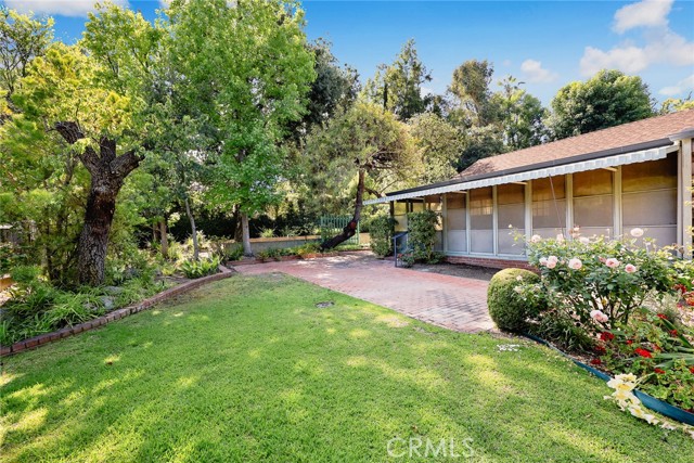 85 S San Rafael Avenue, Pasadena CA: https://media.crmls.org/medias/340e5e68-5e62-4aec-959b-329866b98f64.jpg