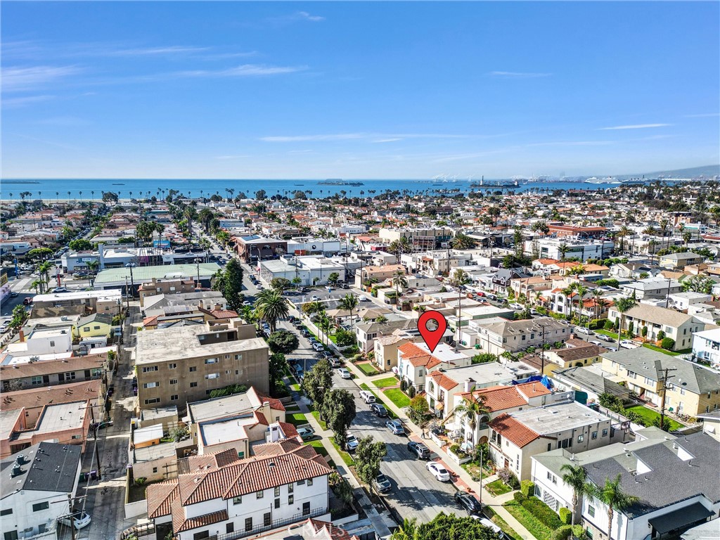 https://media.crmls.org/medias/340e7a6c-f7e1-4f1e-9d10-45f07ee73db7.jpg?preset=X-Large