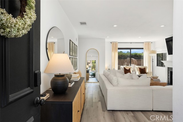 Detail Gallery Image 3 of 28 For 4727 Mayflower Way, Oceanside,  CA 92057 - 2 Beds | 2 Baths